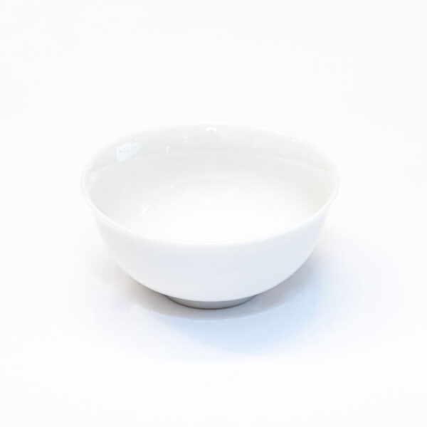 Tazza da tè in porcellana finissima di colore bianco