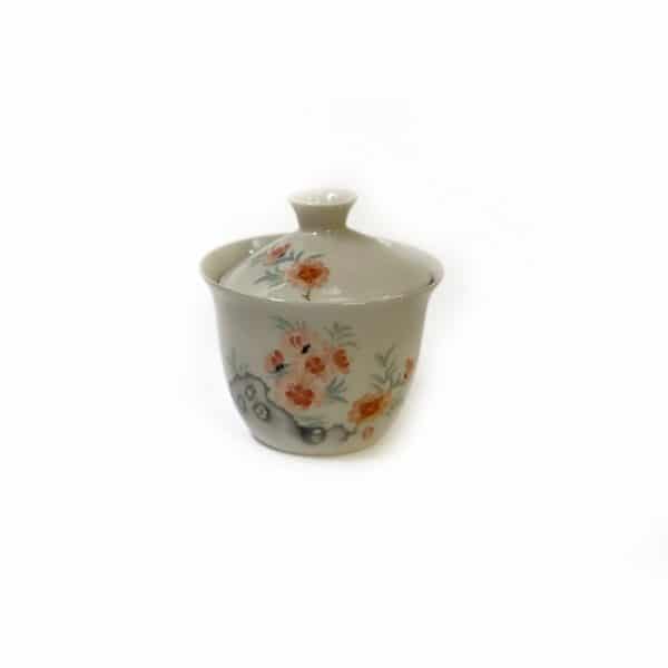 Tazza gaiwan in porcellana con fiori rossi